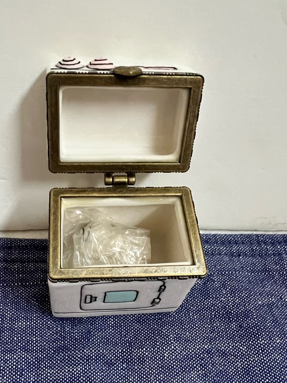 Washing Machine Trinket Box WITH Shirt Trinket Laundry Hinged Lid White - Picture 7 of 13